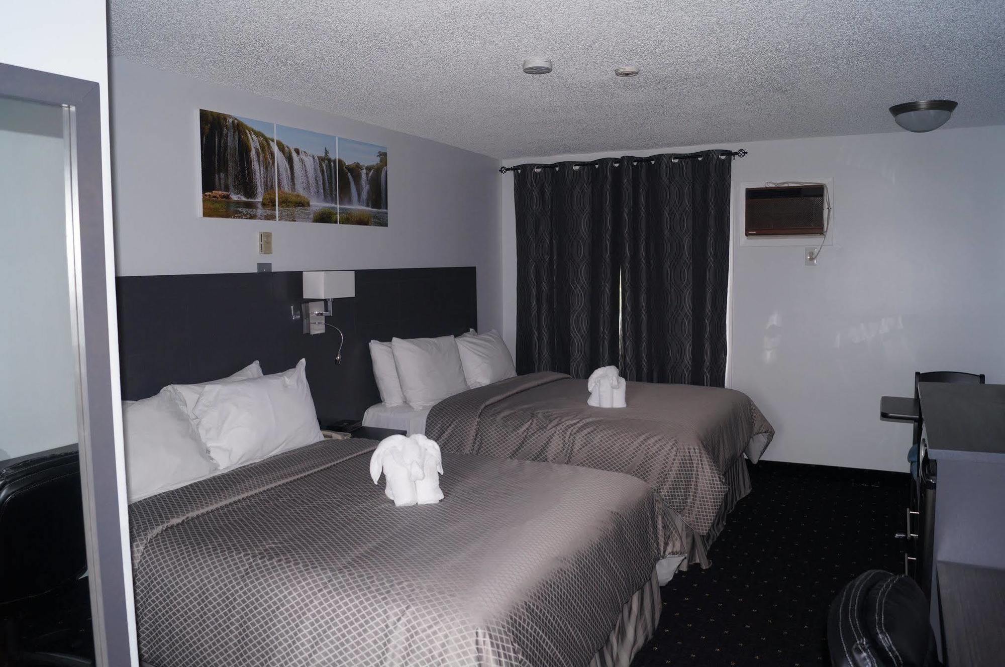 Howard Johnson By Wyndham Gananoque Exterior foto